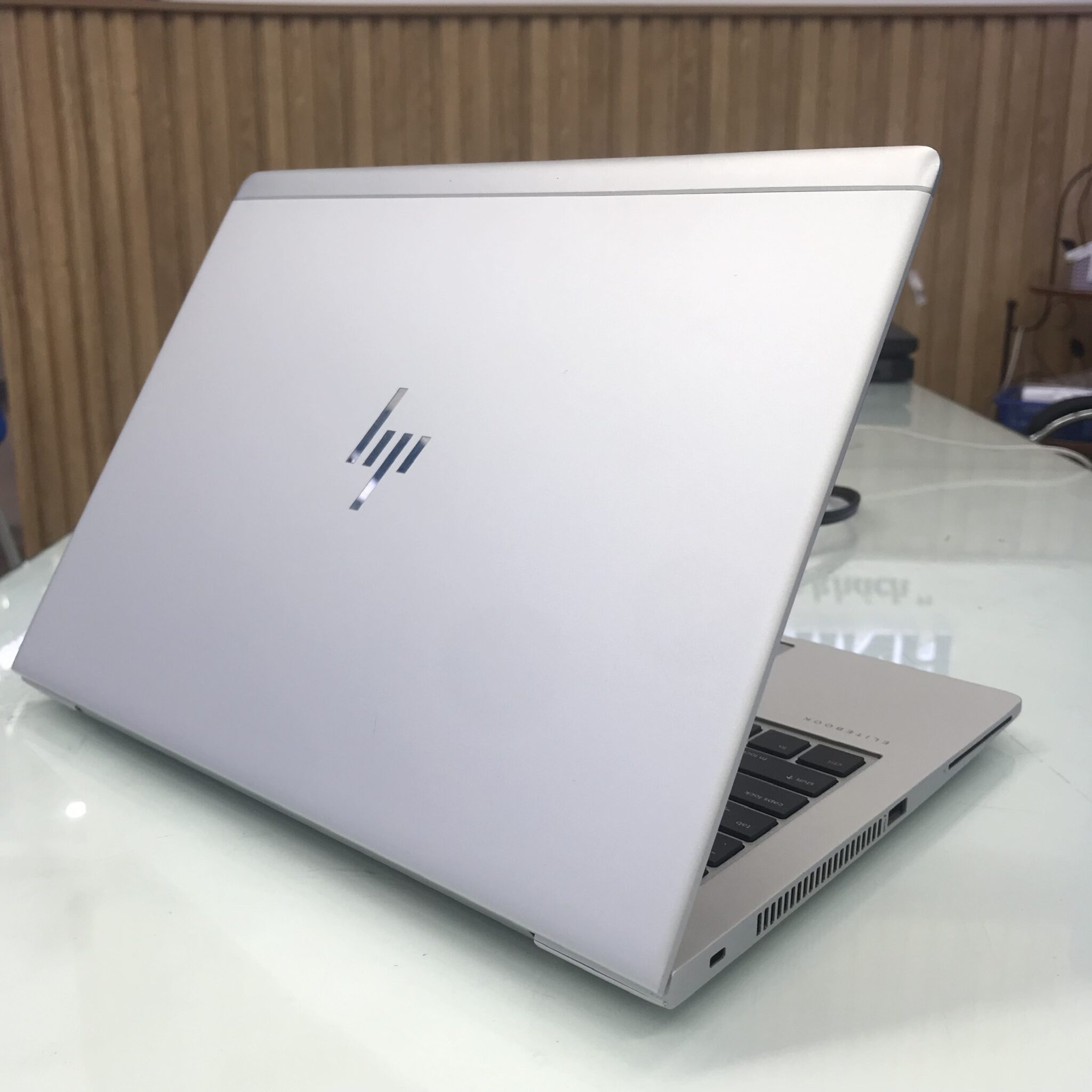 PC Portable HP EliteBook 735G6 - 13,3" AMD Ryzen 3 Pro, 8Go RAM, 256Go SSD, Windows 10 Pro